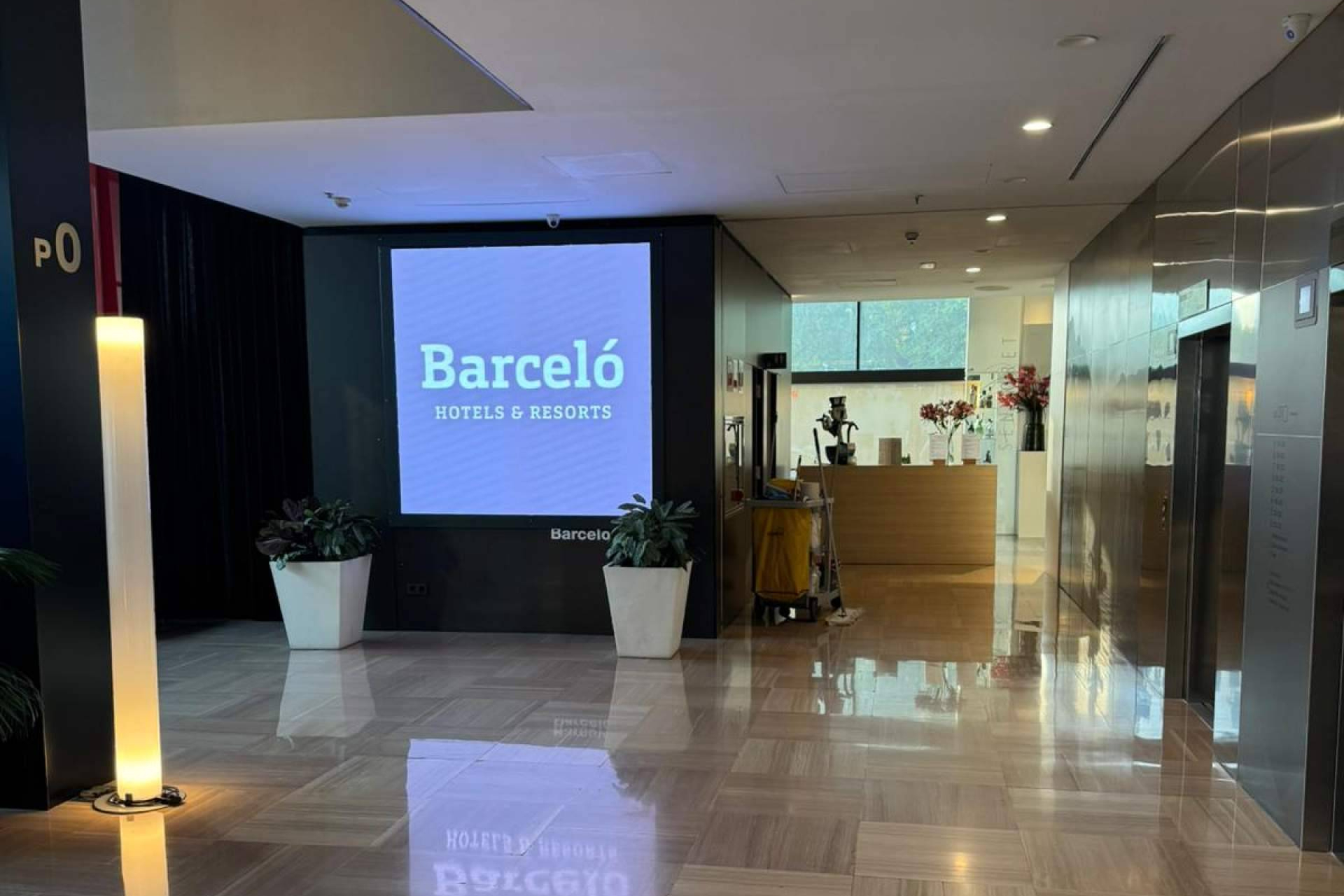Pantallas LED para hoteles y campings; tecnología visual al servicio del turismo