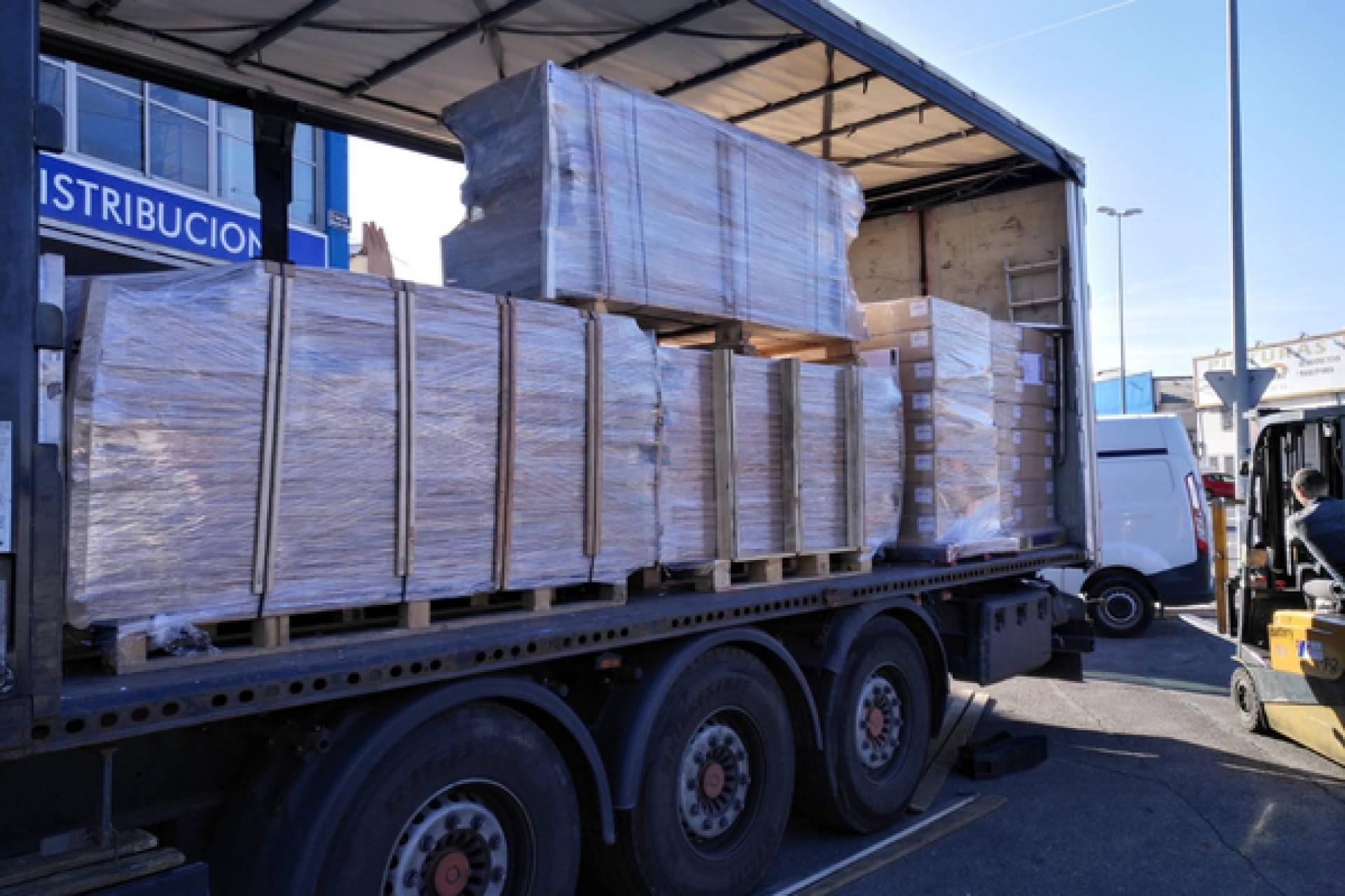 Transvolando fortalece oferta de transporte de mercancía por carretera con control operativo para envíos urgentes