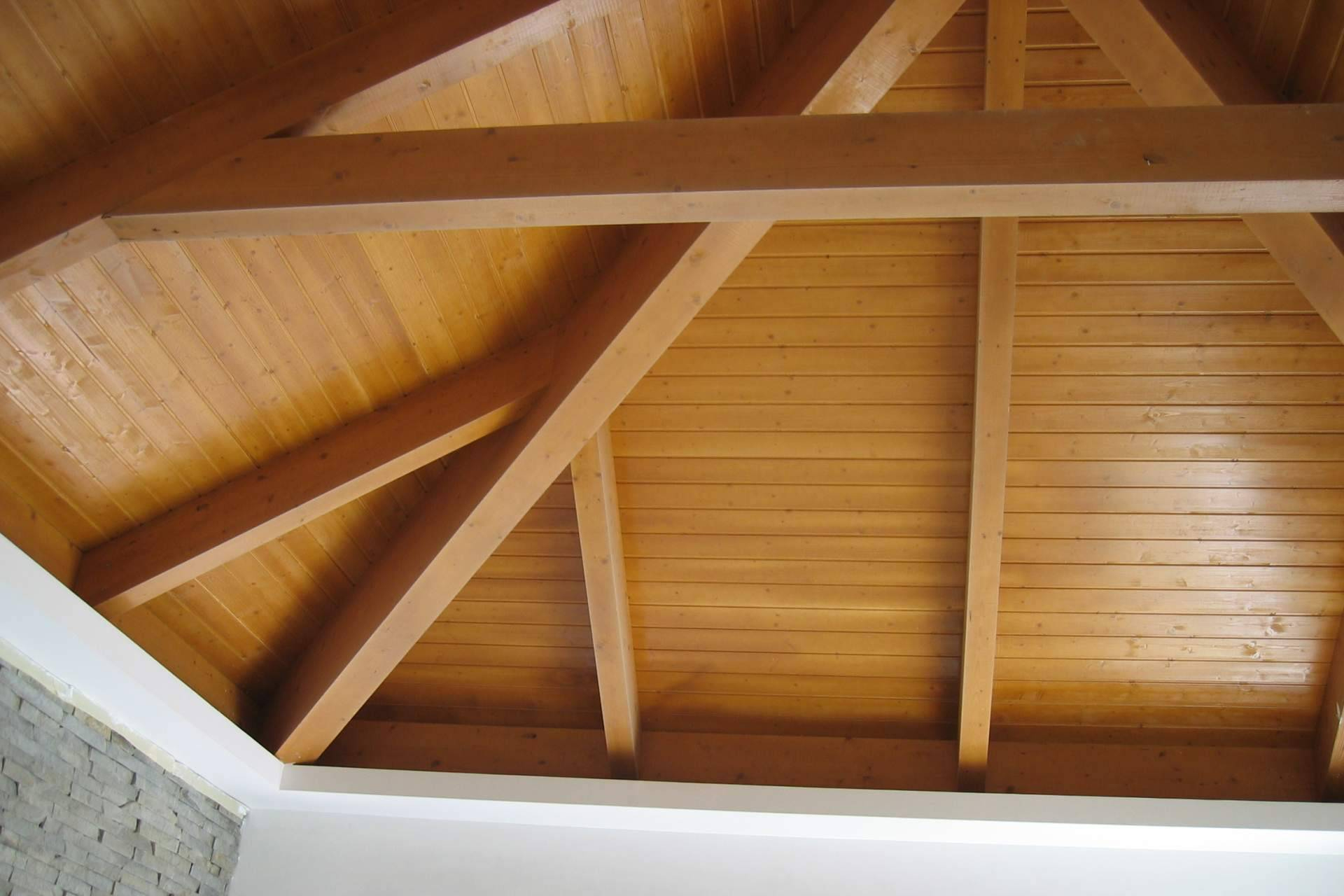 Caliplac destaca la primavera como el periodo óptimo para instalar paneles sándwich de madera en cubiertas