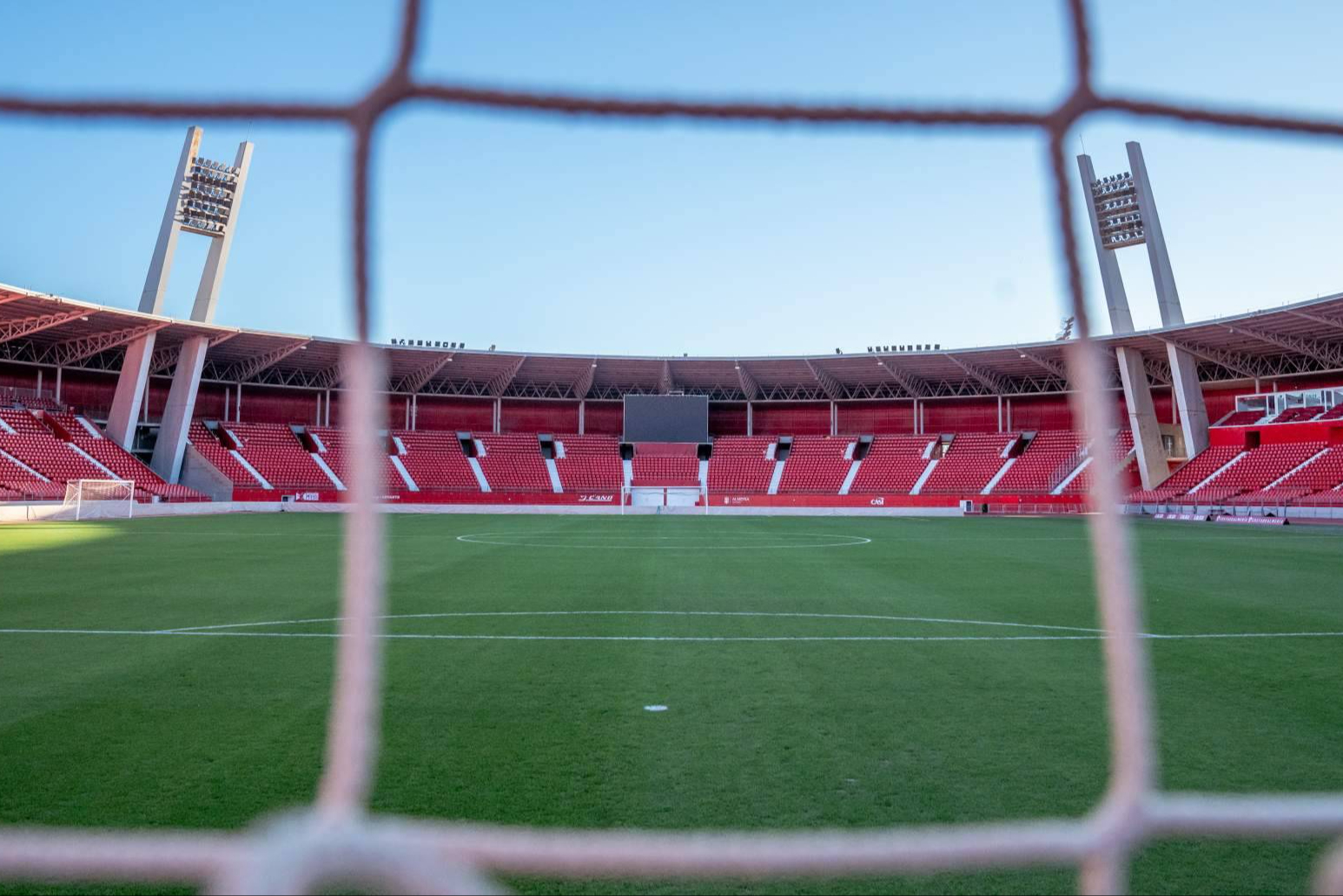 La U.D. Almería moderniza la gestión de accesos en su estadio con tecnologías SMARTair y CLIQ
