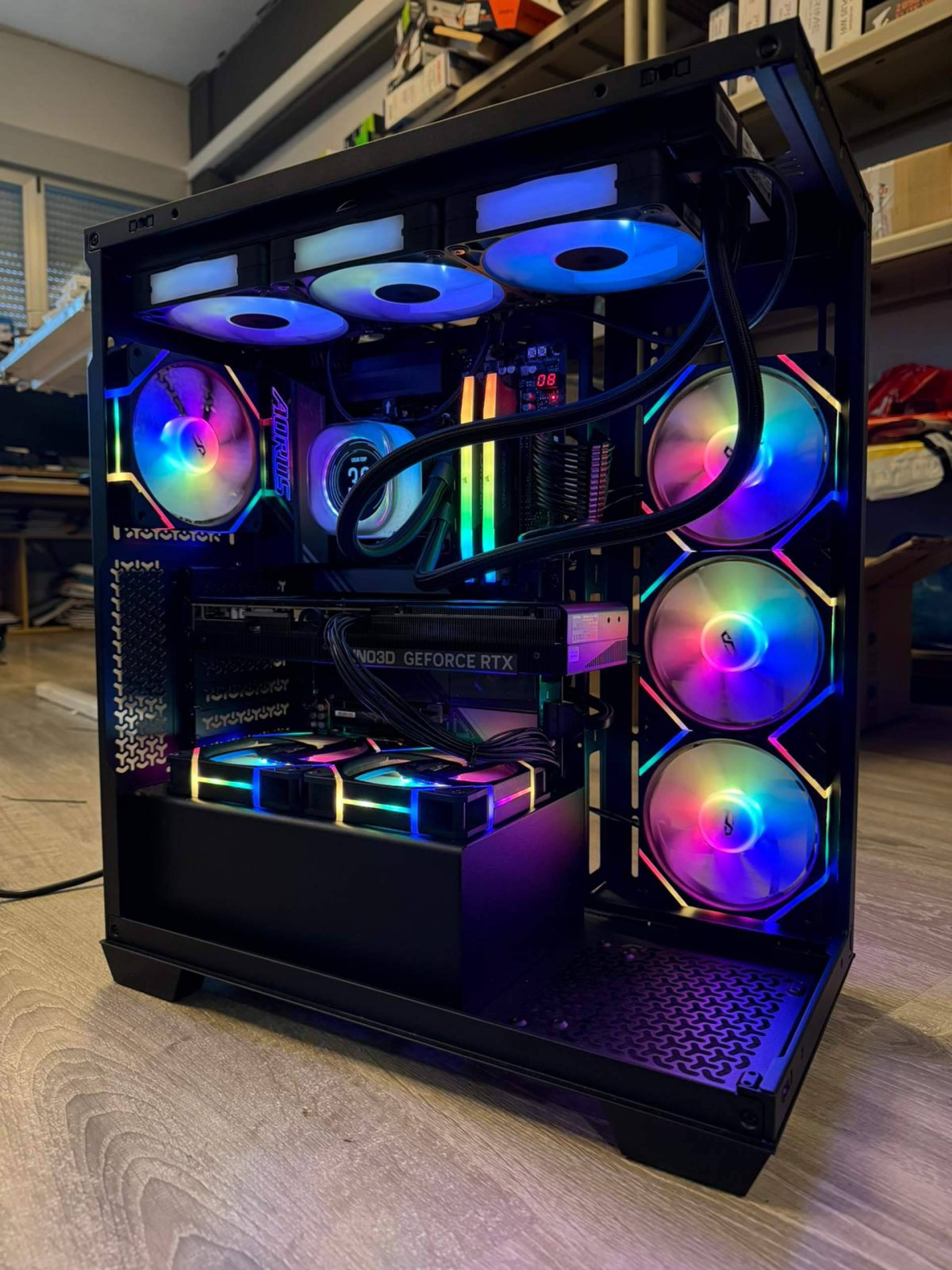 Aussar planta cara a las grandes marcas apostando por la personalización en informática