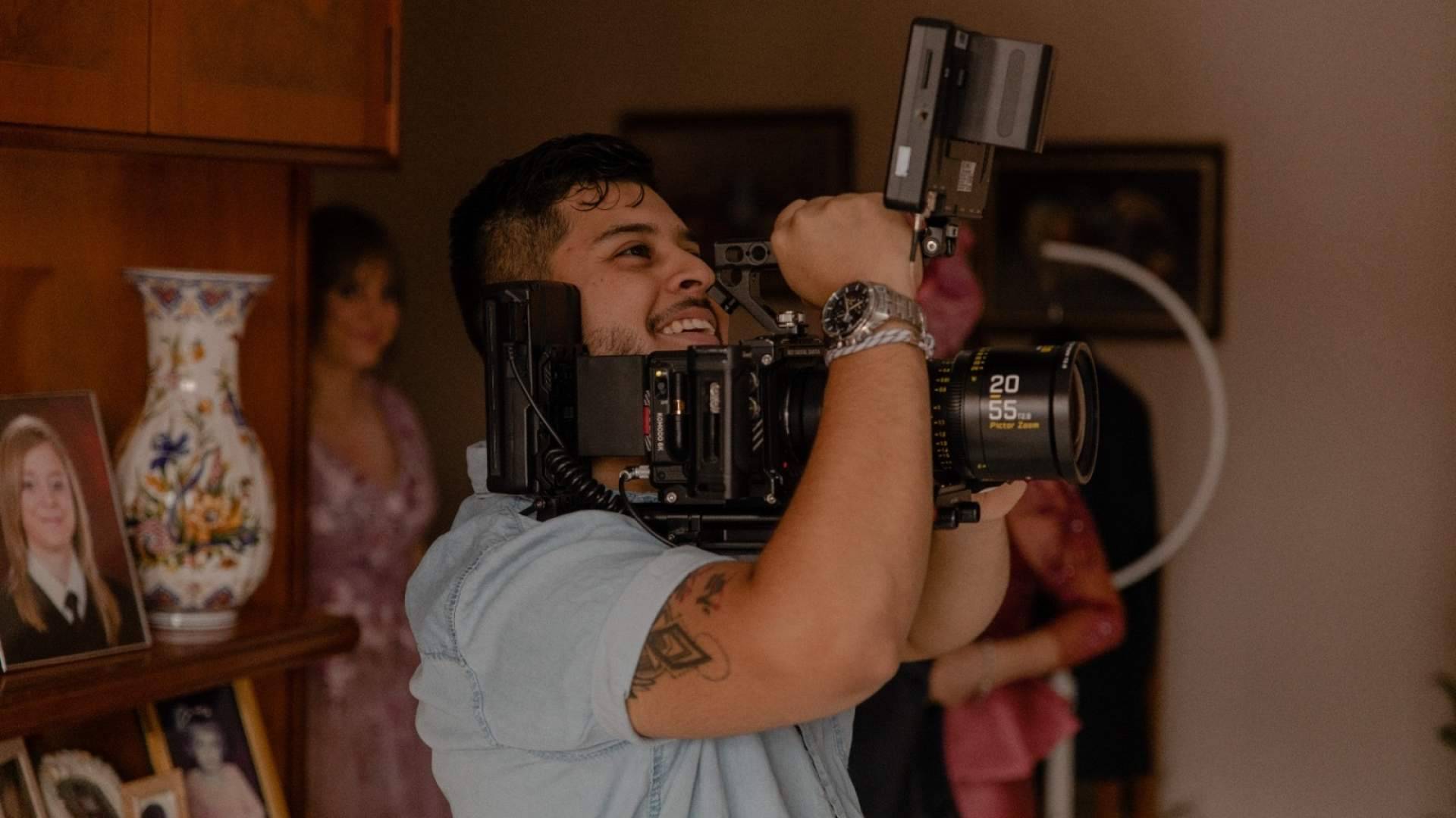 Alex Filmmaker transforma una experiencia empresarial fallida en una agencia audiovisual orientada a marcas