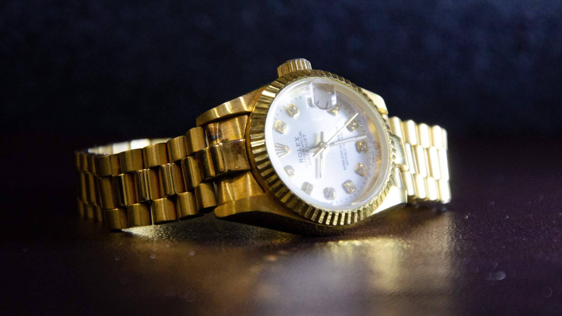 Claves para obtener el valor real al vender relojes de oro en Oviedo sin intermediarios