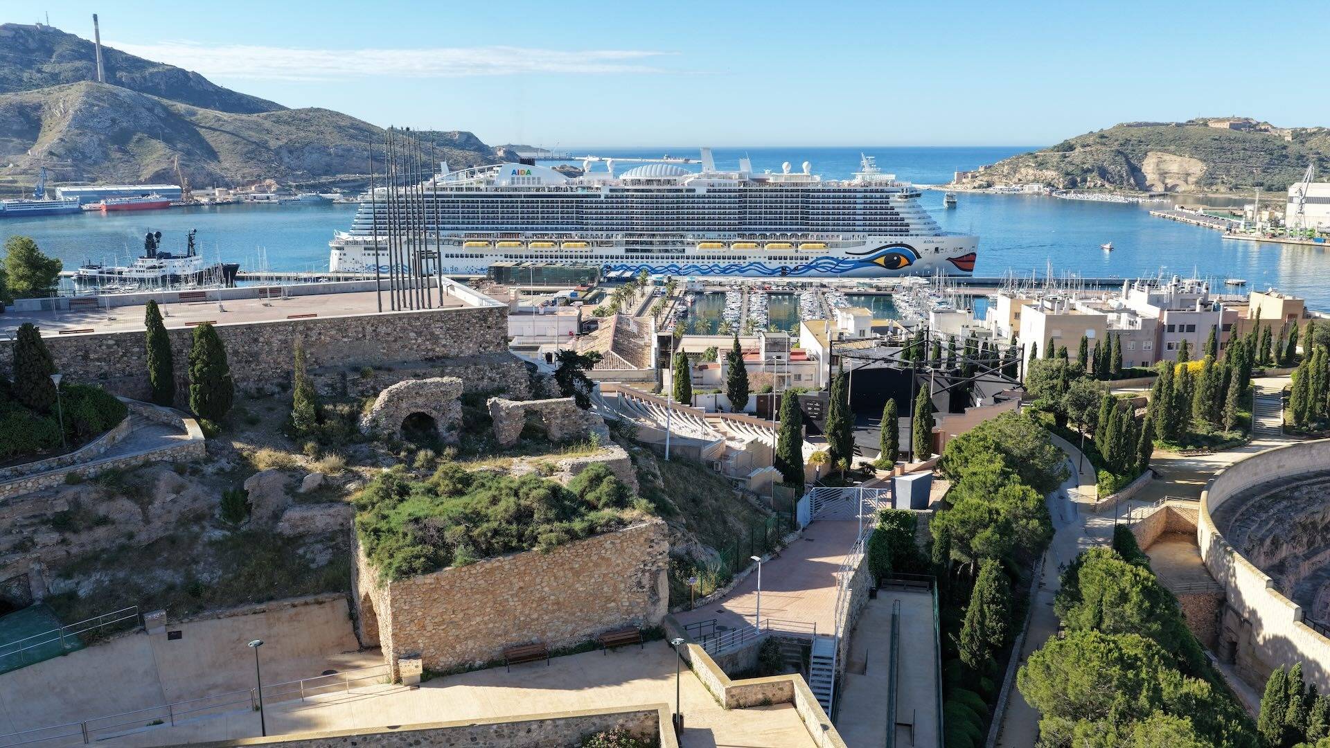 Barco turístico, ascensor panorámico y castillo; la trilogía perfecta para descubrir la bahía de Cartagena