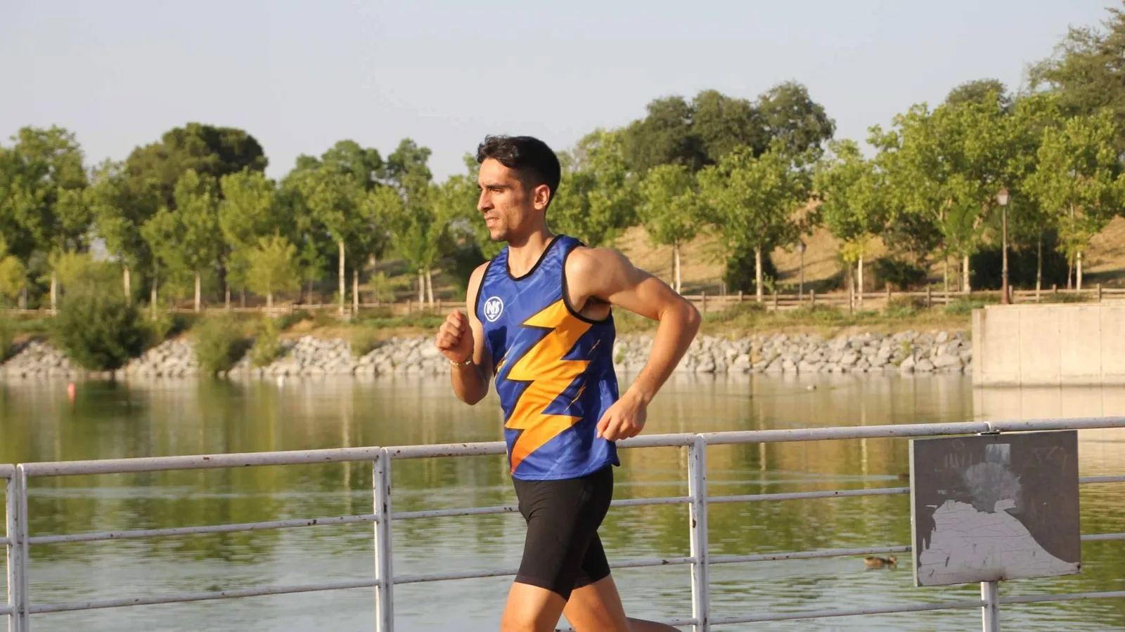 Numbi Sport explica por qué una camiseta running resulta clave para entrenar en verano