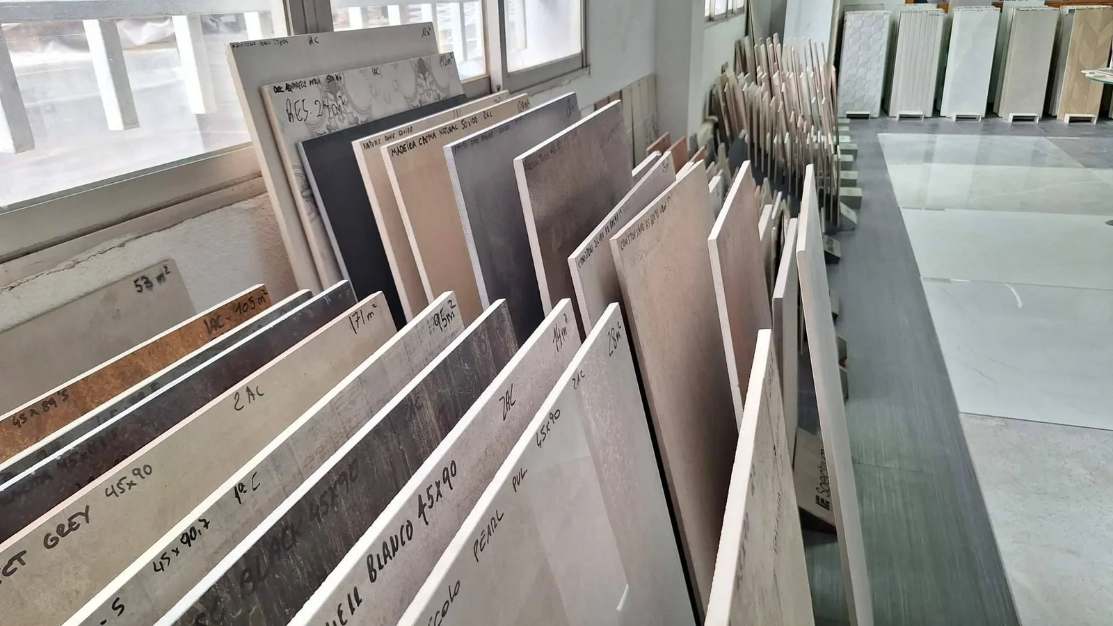 Artegres amplía su oferta de azulejos porcelánicos y revestimientos cerámicos para proyectos de todo tipo