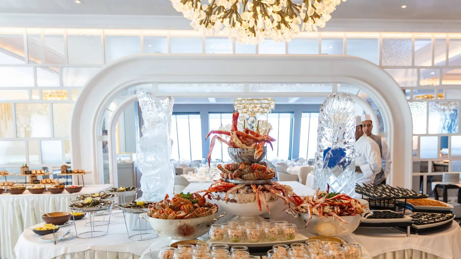 Oceania Cruises® lanza sus Cruceros temáticos para 2027 con gastronomía, cultura y grandes anfitriones