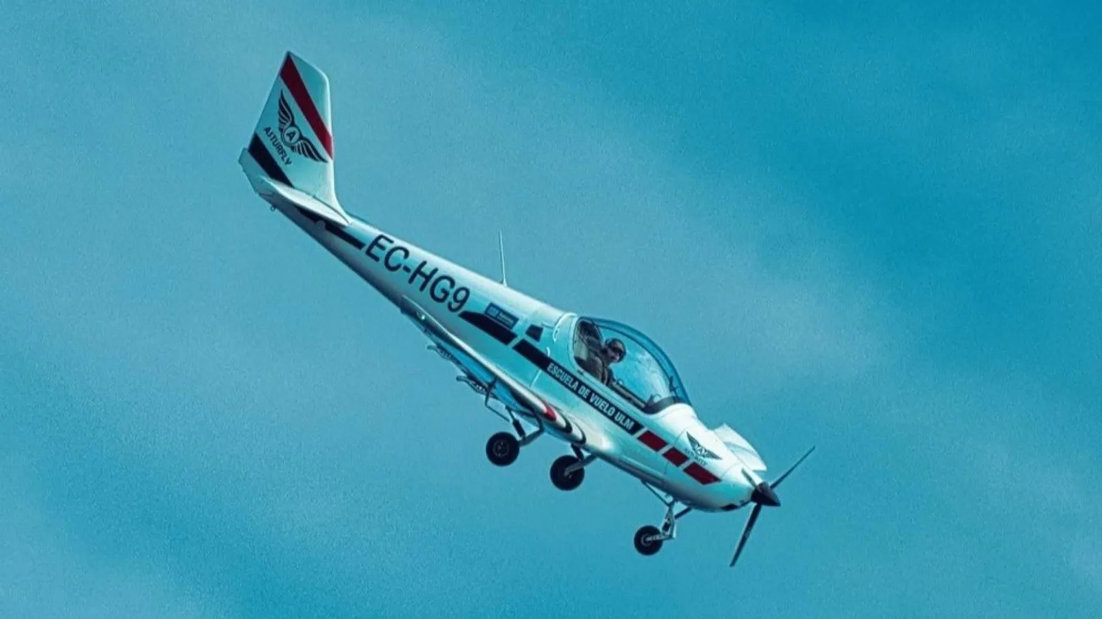 Asturfly desarrolla una formación especializada para quienes desean convertirse en pilotos ULM